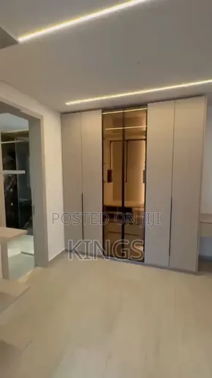 5bdrm Duplex in Sunrise Estates, for rent