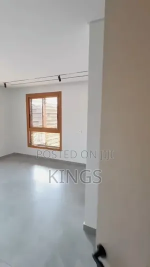 5bdrm Duplex in Sunrise Estates, for rent