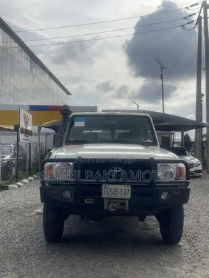 Toyota Land Cruiser 2017 Off white