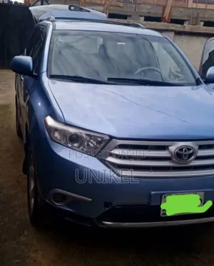 Toyota Highlander SE 2012 Blue