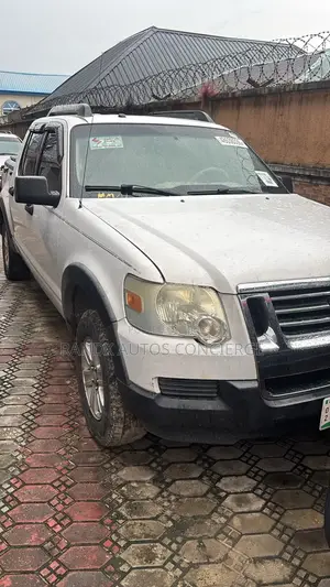 Ford Sport Trac 2007 White