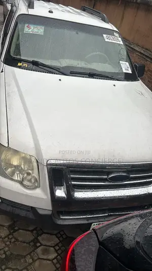 Ford Sport Trac 2007 White