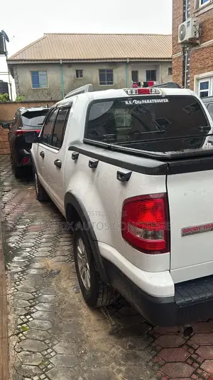 Ford Sport Trac 2007 White