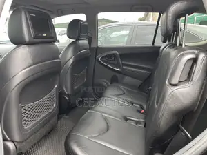 Toyota RAV4 2010 Black