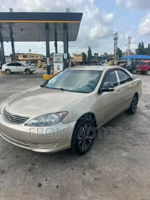 Toyota Camry 2004 Gold