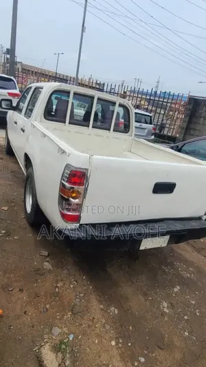 Mazda B-series 2001 White