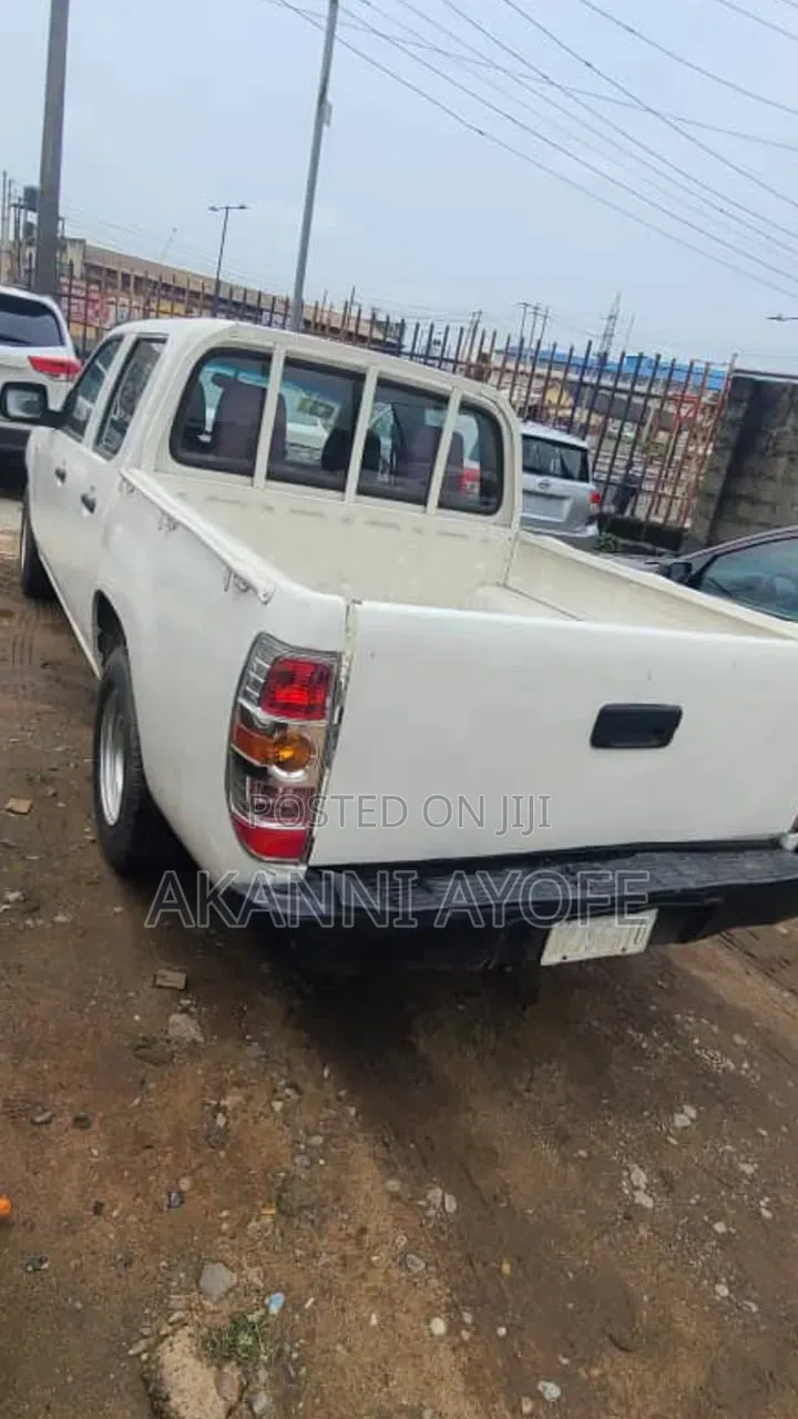 Mazda B-series 2001 White