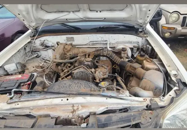 Mazda B-series 2001 White