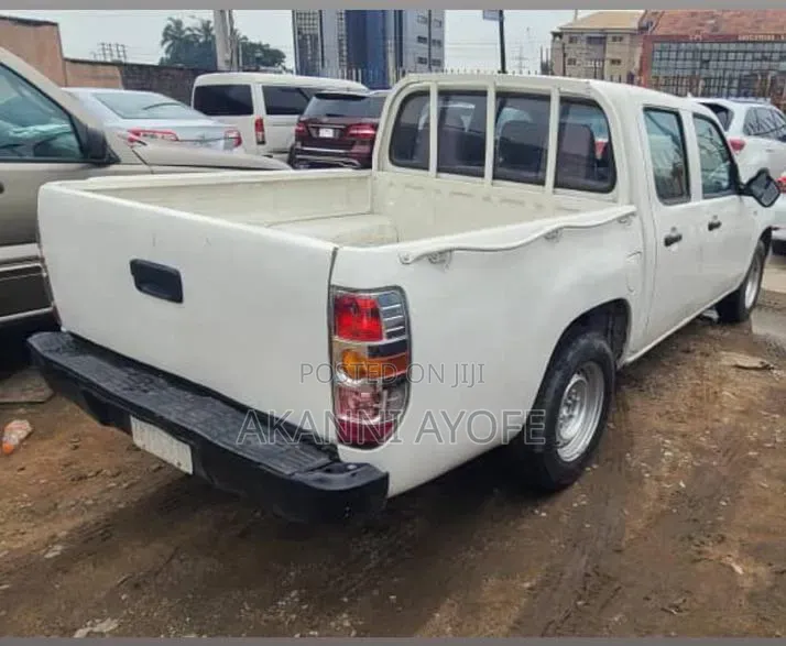 Mazda B-series 2001 White