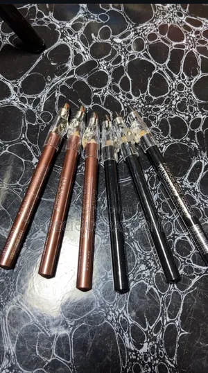 Eye and Lip Liner