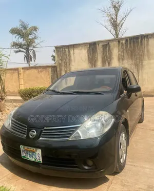 Nissan 100 2010 Black