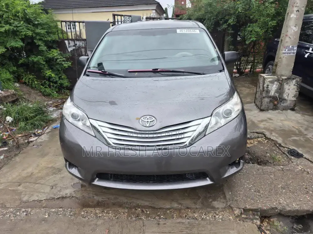 Toyota Sienna LE 8 Passenger 2012 Gray