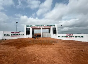 3bdrm Block of Flats in Federal Housing for sale