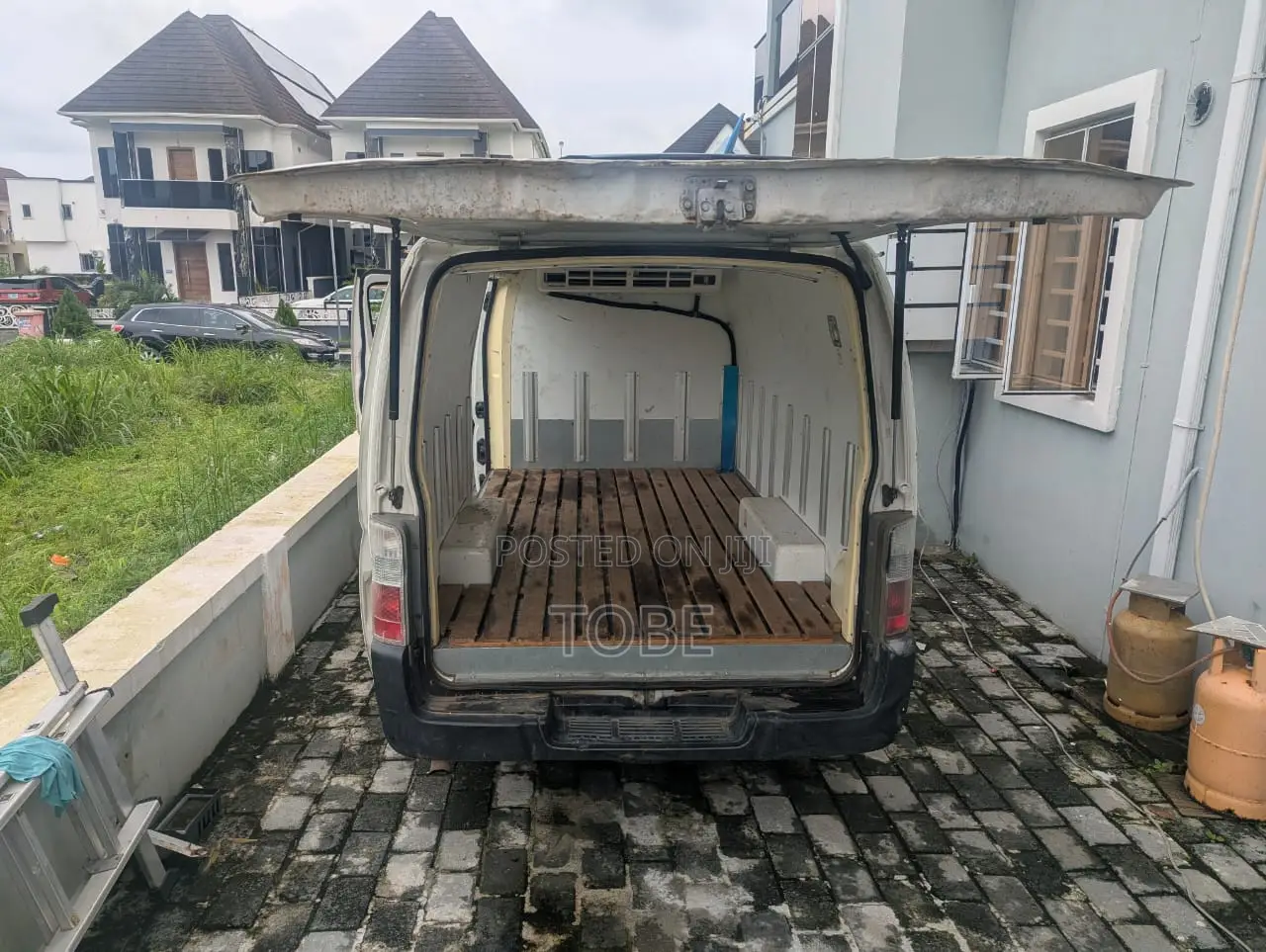 Nissan Caravan (Urvan) 2000 White
