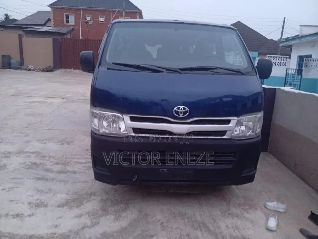 Toyota HiAce 2012 Blue