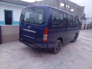 Toyota HiAce 2012 Blue