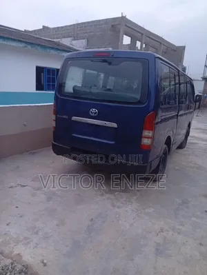 Toyota HiAce 2012 Blue
