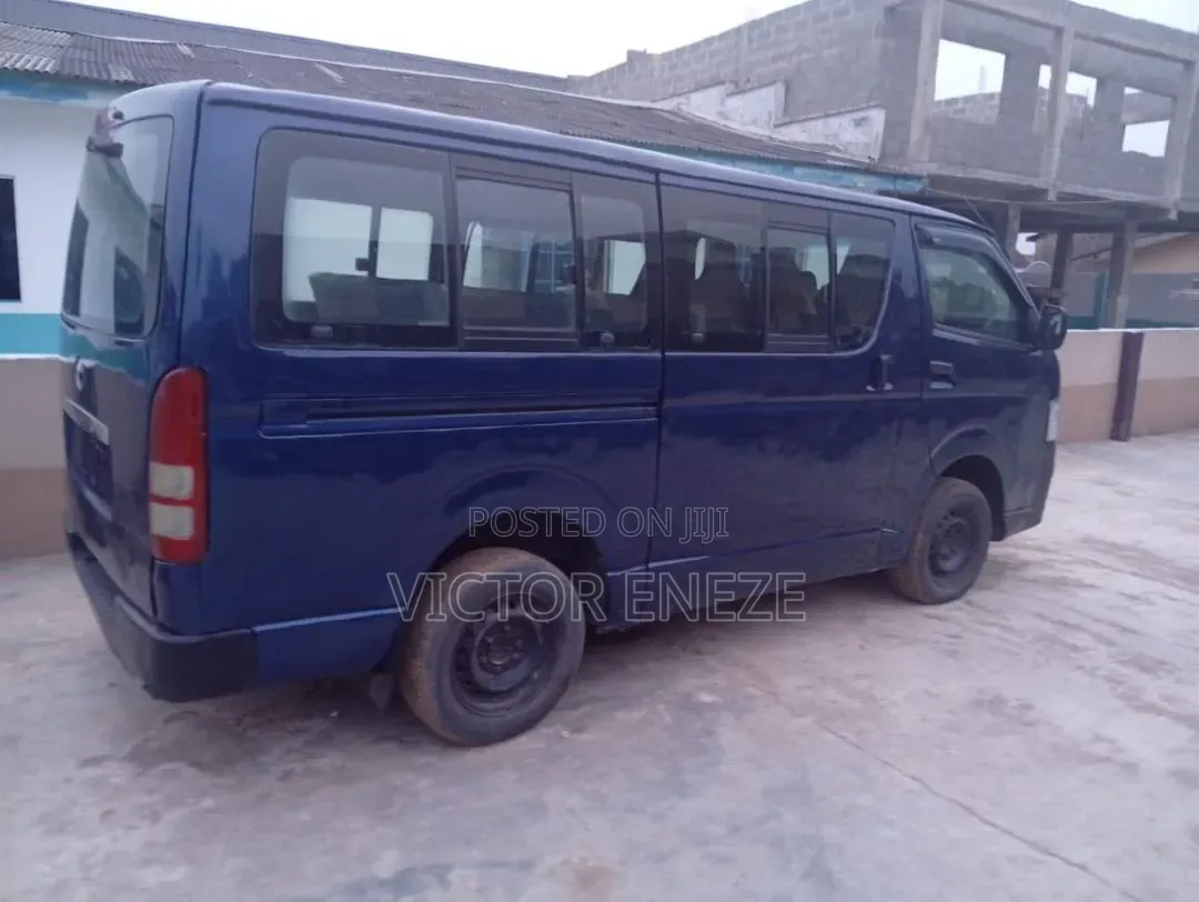 Toyota HiAce 2012 Blue