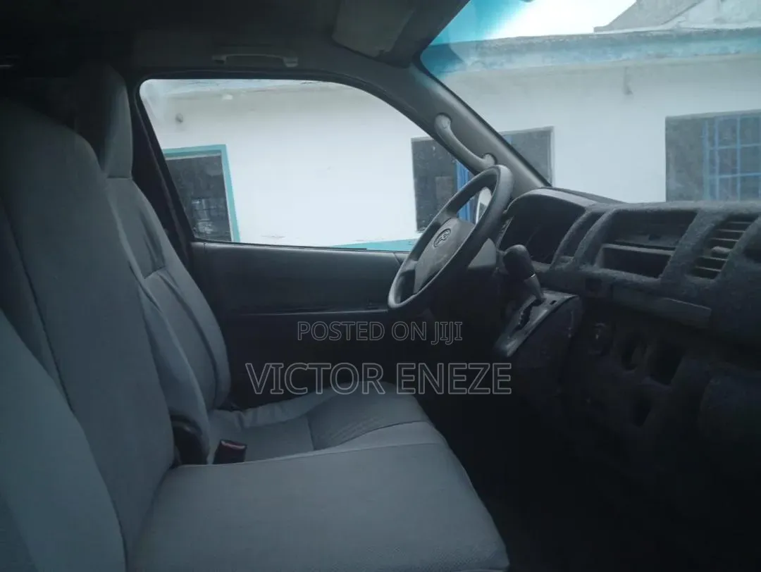 Toyota HiAce 2012 Blue