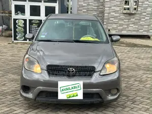 Toyota Matrix Hatchback AWD (1.8L 4cyl 4A) 2005 Gray