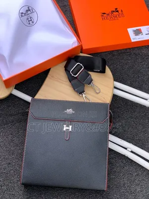 Hermes Takeoff Messenger Style With a Textured Finish. Crossbody Bag