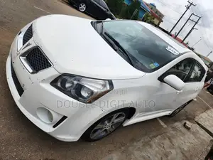 Pontiac Vibe 2009 White