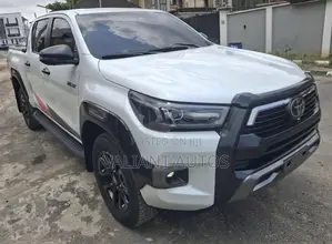 Toyota Hilux 2024 White