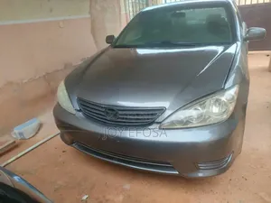 Toyota Camry 2004 Gray