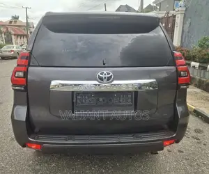 Toyota Land Cruiser Prado 2018 Gray