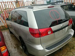 Toyota Sienna 2006 Silver