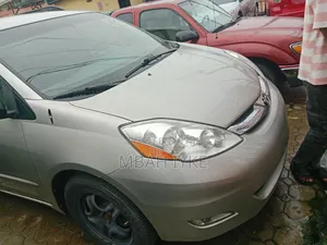Toyota Sienna 2006 Silver