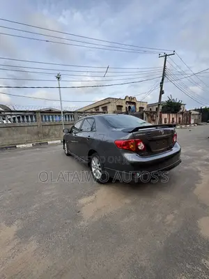 Toyota Corolla LE 4dr Sedan (1.8L 4cyl 4A) 2011 Gray