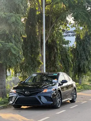 Toyota Camry SE FWD (2.5L 4cyl 8AM) 2018 Black