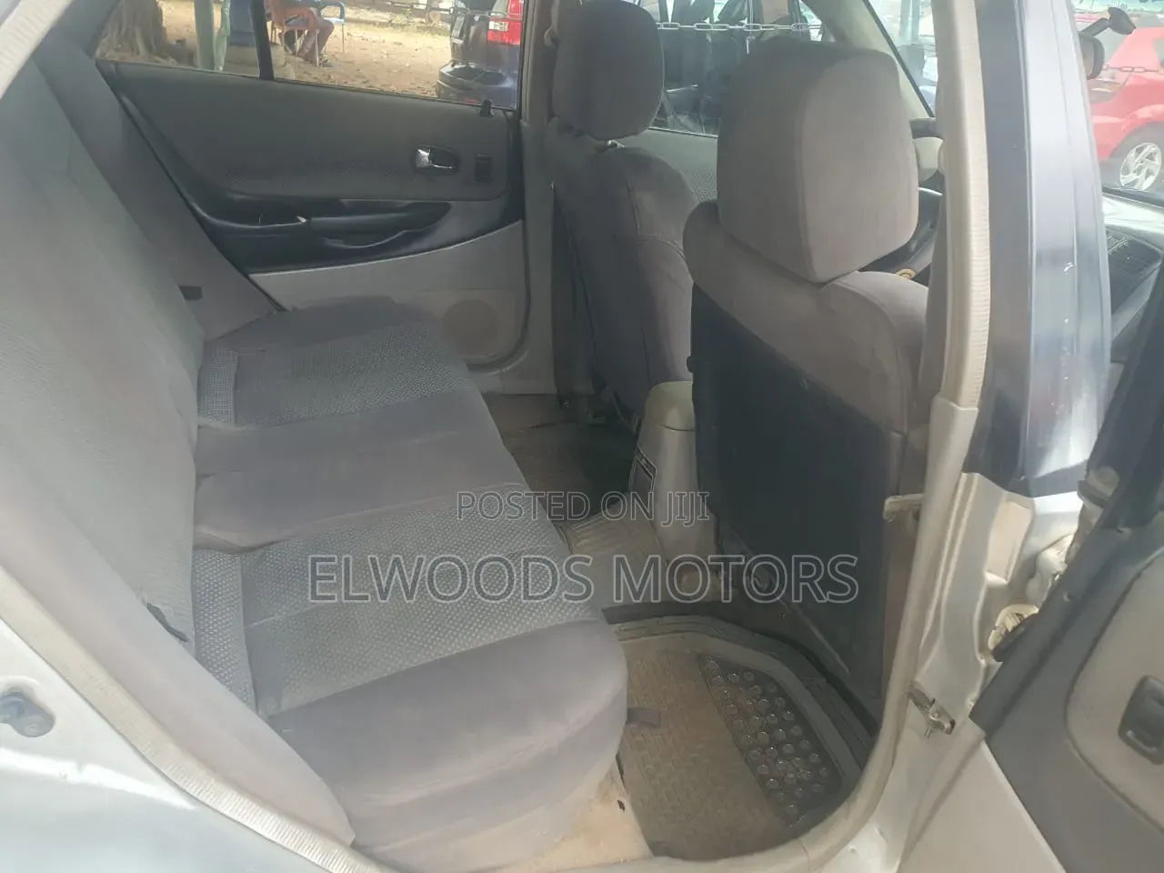 Mazda 323 2000 Silver