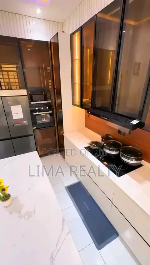5 Bedroom Self Compound With Pool For Party