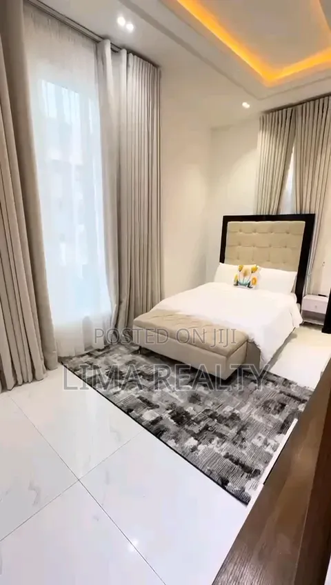 5 Bedroom Self Compound With Pool For Party