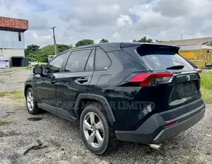 Toyota RAV4 XLE 2021 Black