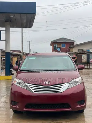 Toyota Sienna LE 7-Passenger 4dr Minivan AWD (3.5L 6cyl 6A) 2014 Red