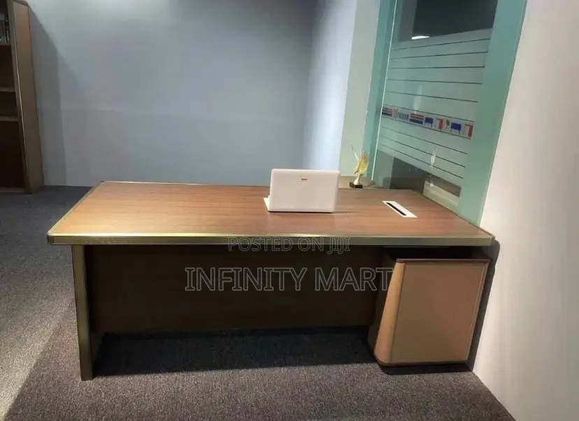 1.6 Meters Formal Office Desk