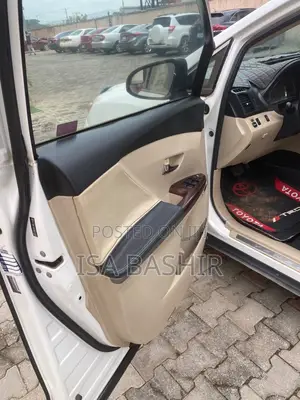 Toyota Venza AWD 2010 White