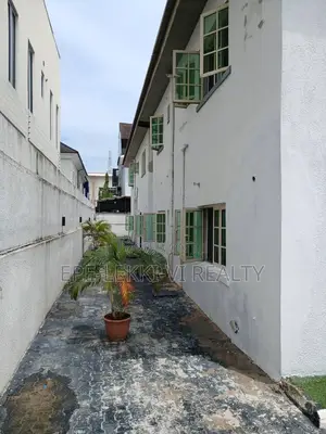 2bdrm Block of Flats in Lekki Phase 1 for rent