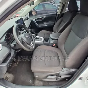 Toyota RAV4 LE 2021 White