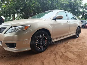 Toyota Camry 2012 Gold