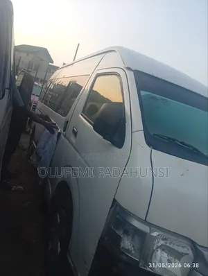 Toyota HiAce 2010 White