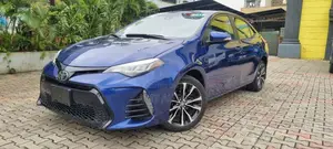 Toyota Corolla SE (1.8L 4cyl 6M) 2018 Blue
