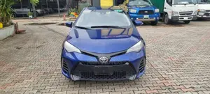 Toyota Corolla SE (1.8L 4cyl 6M) 2018 Blue