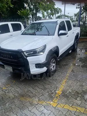 Toyota Hilux 2010 White