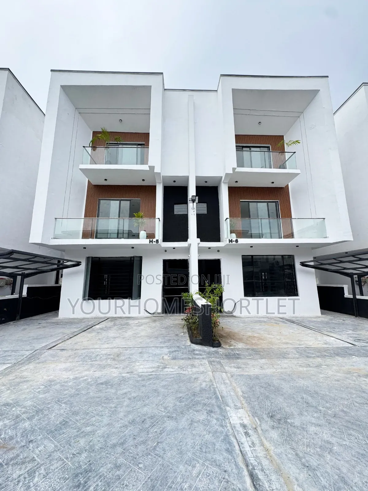 4 Bedroom Semi Detached Triplex With Bq