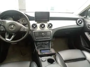 Mercedes-Benz GLA 250 2017 White