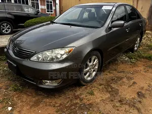 Toyota Camry XLE V6 4dr Sedan (3.0L 6cyl 5A) 2005 Silver